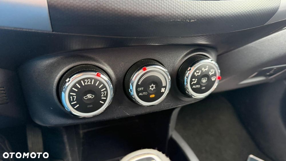 Mitsubishi Outlander - 10