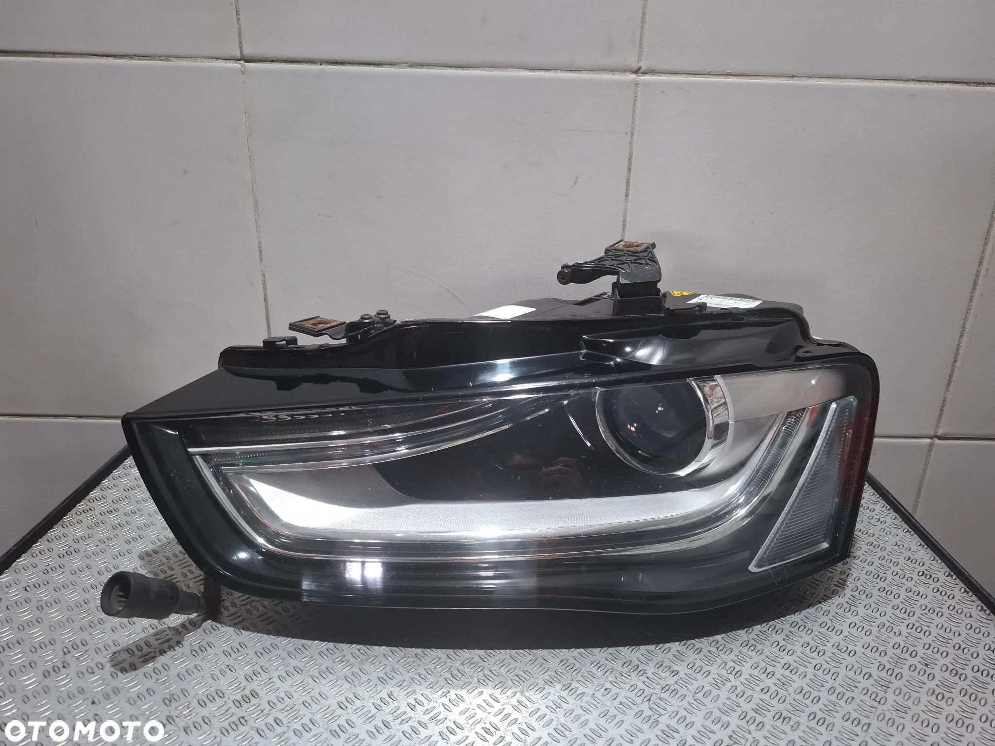 Lampa lewy przód led xenon Audi A4 B8 lift 2013 rok nr 8K0941043D - 1