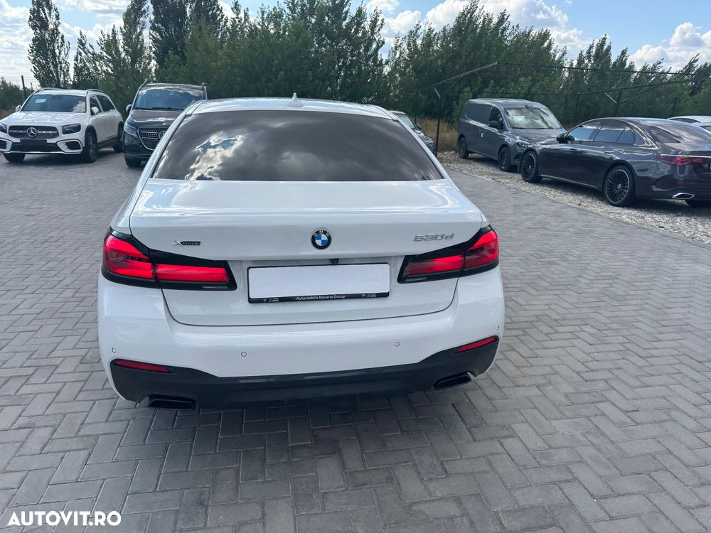 BMW Seria 5 530d xDrive AT MHEV - 15