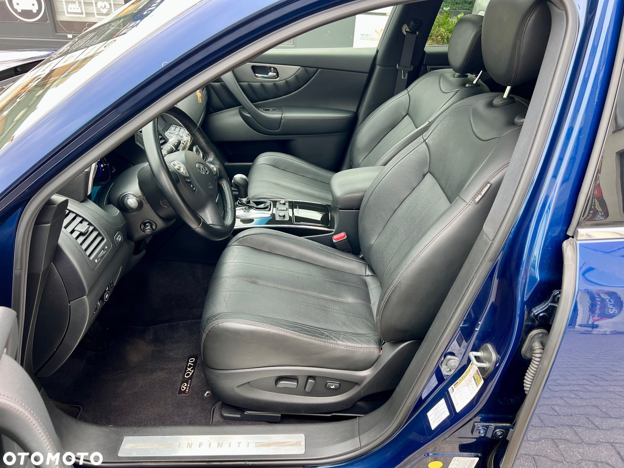 Infiniti QX70 3.7 AWD S Premium - 9
