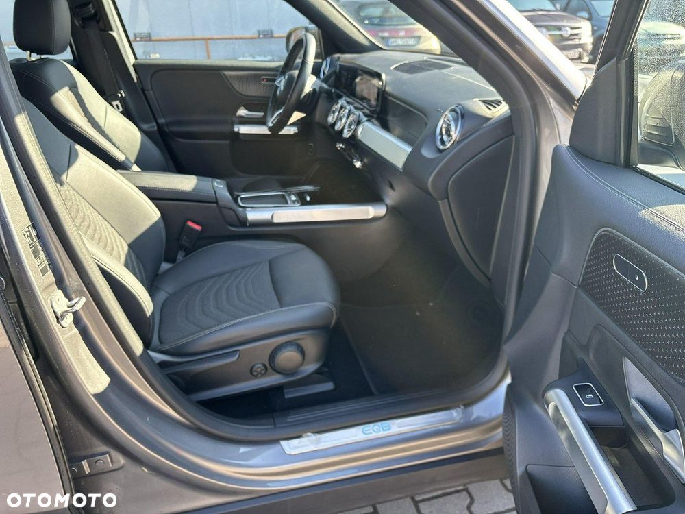 Mercedes-Benz EQB - 18