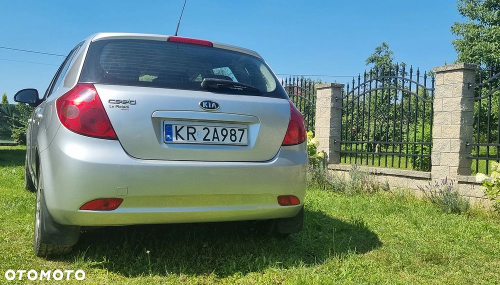Kia Ceed - 8