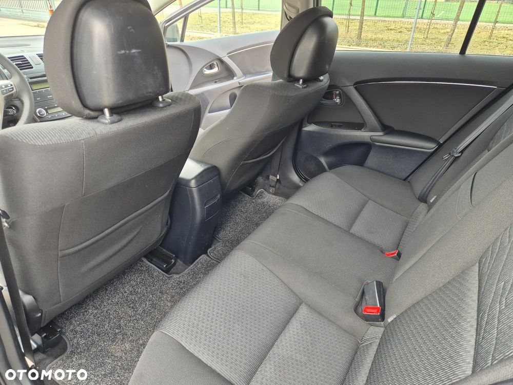 Toyota Avensis 1.8 Sol - 11