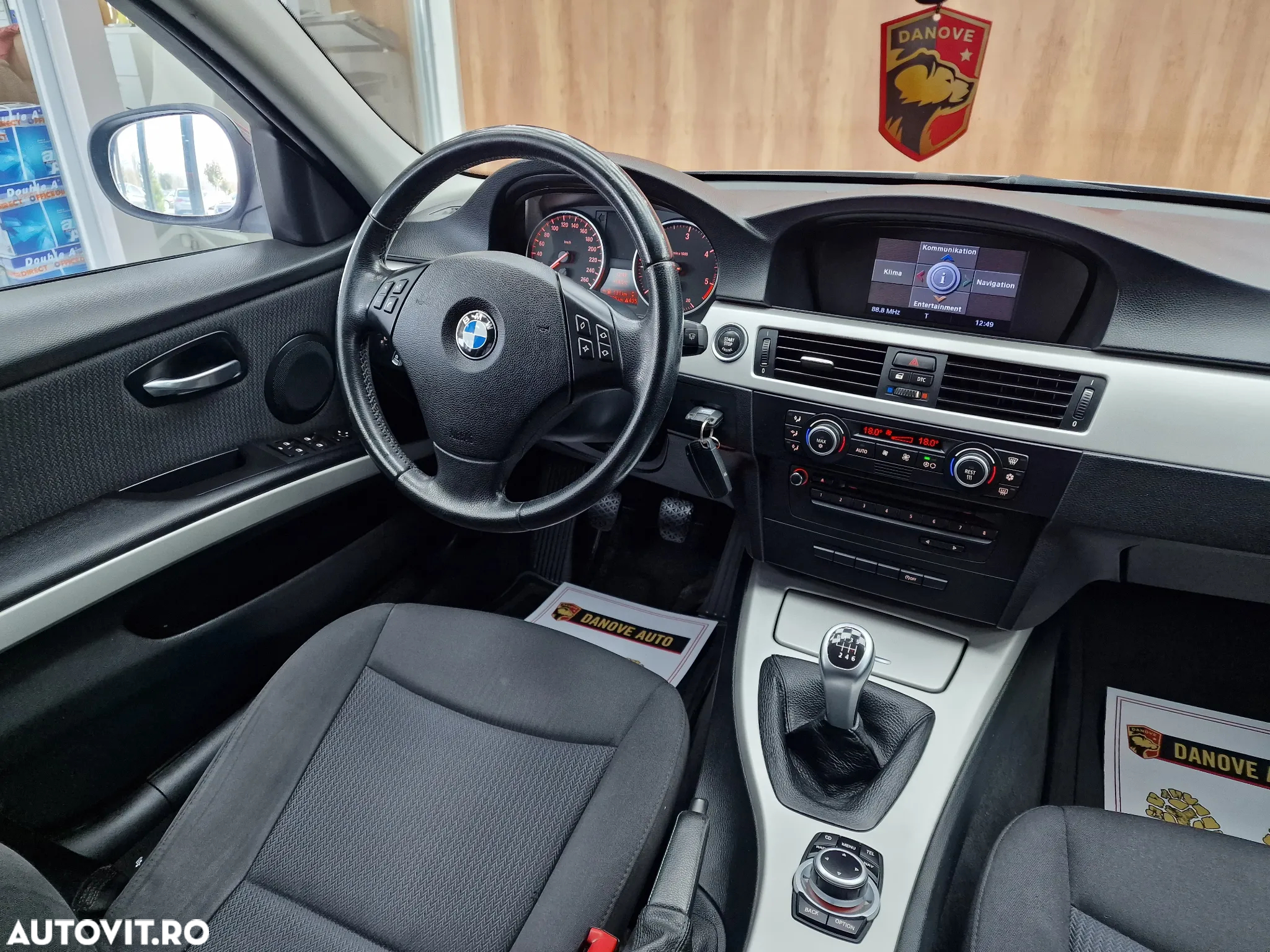 BMW Seria 3 318d DPF Touring - 18