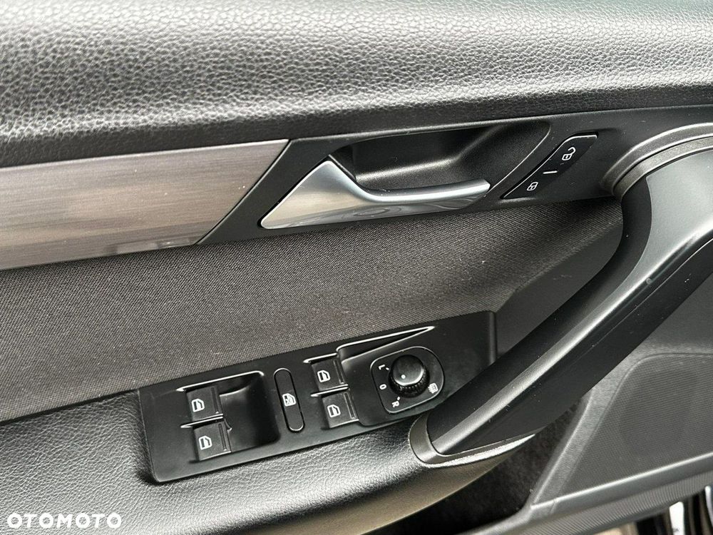 Volkswagen Passat 2.0 TDI DPF Highline - 29