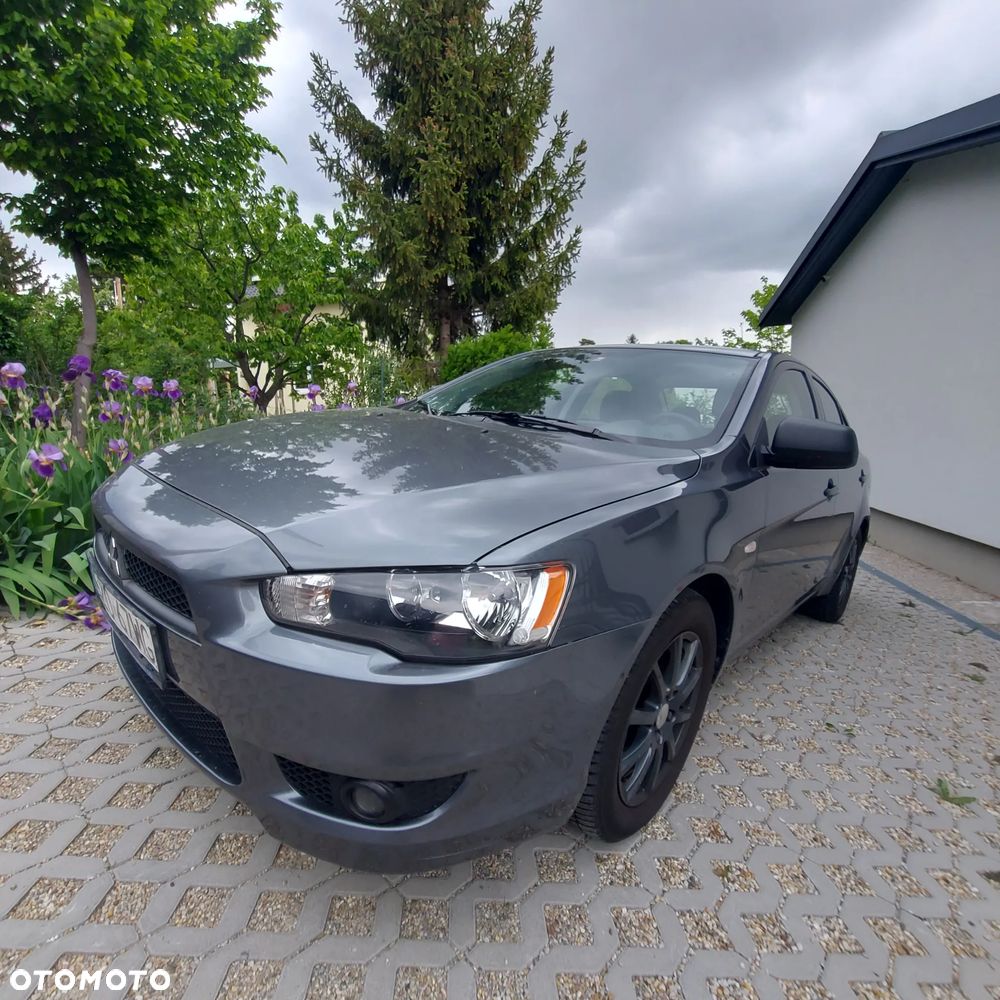 Mitsubishi Lancer 1.6 Inform - 1