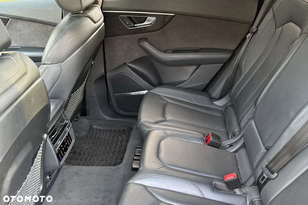 Audi Q8 55 TFSI quattro tiptronic - 18