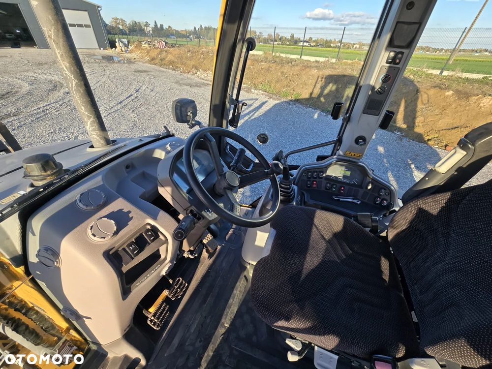Volvo BL71B - 8