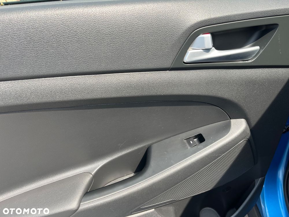 Hyundai Tucson blue 1.7 CRDi 2WD Intro Edition - 18