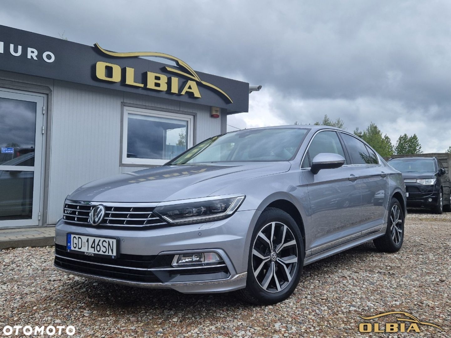 Volkswagen Passat - 1