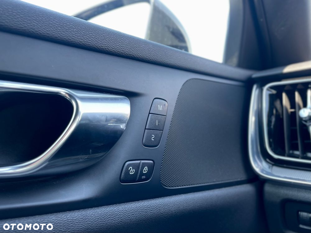 Volvo V60 D4 R-Design - 10
