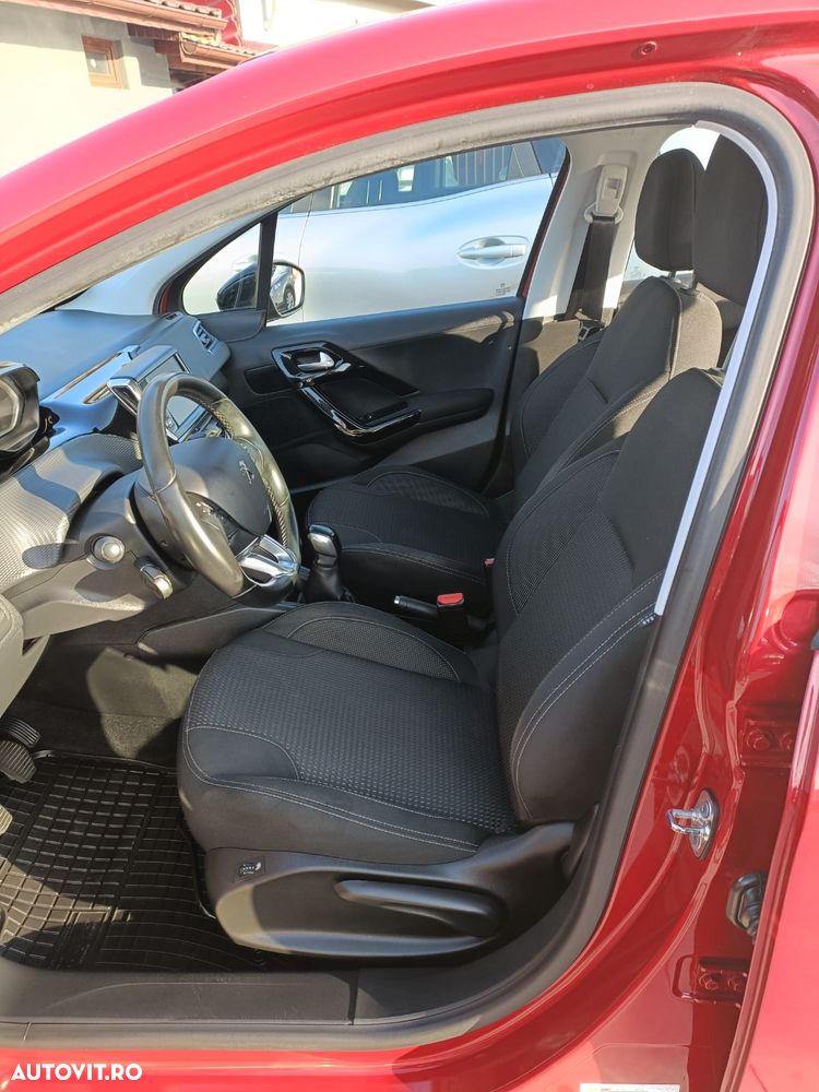 Peugeot 208 ver-puretech-110-stop-start-allure - 21