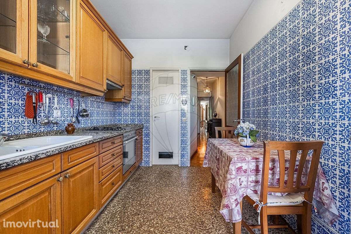 Apartamento T3+1 situado na prestigiada Avenida da Liberdade - Grande imagem: 2/26