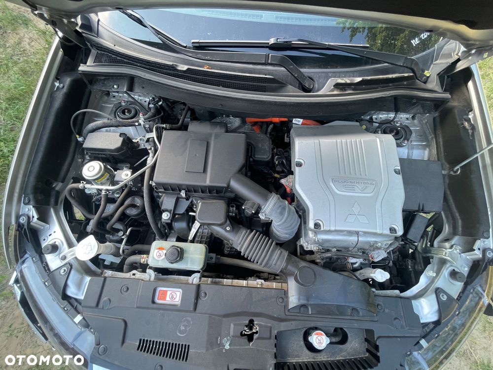 Mitsubishi Outlander - 2
