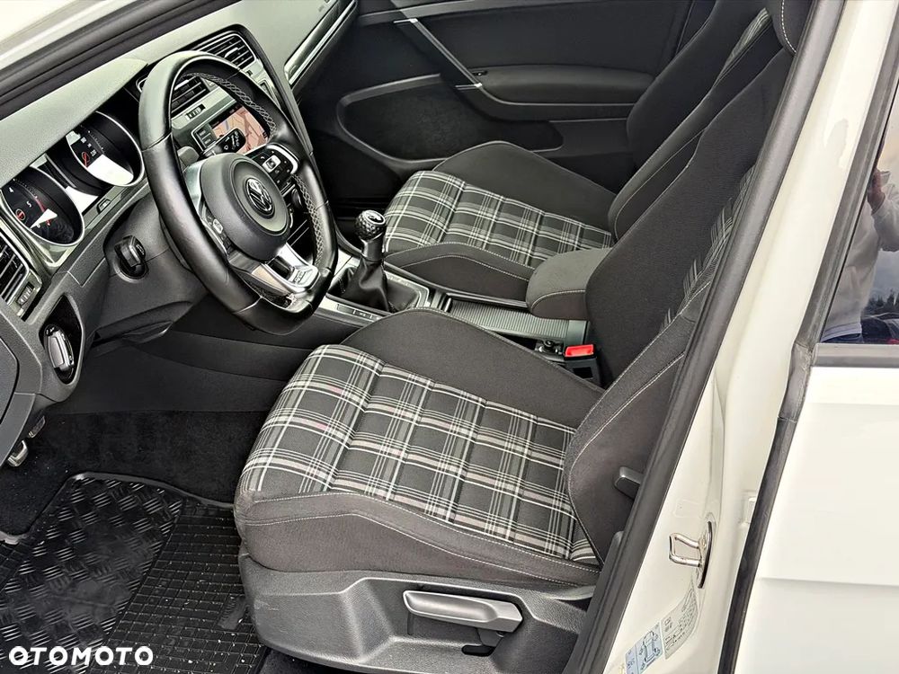 Volkswagen Golf GTD (BlueMotion Technology) - 22