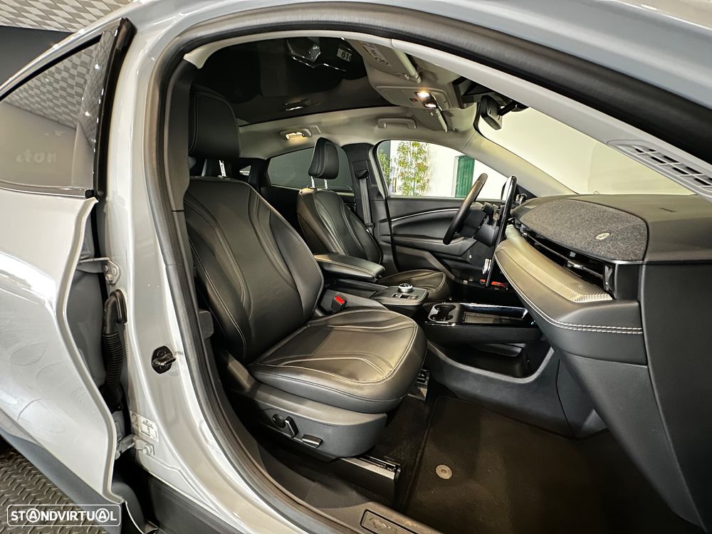 Ford Mustang Mach-E 75.7 kWh Premium AWD - 31