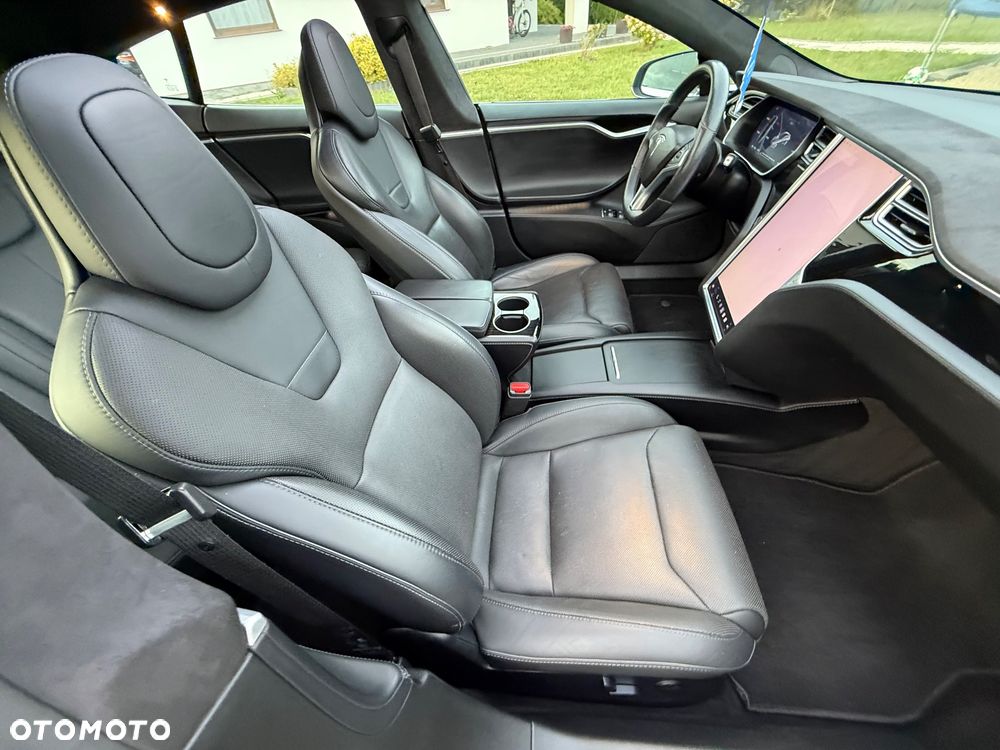 Tesla Model S - 8