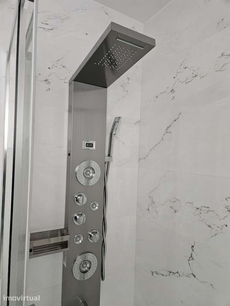 Apartamento T1 Novo com Varanda e Garagem - Grande imagem: 4/11