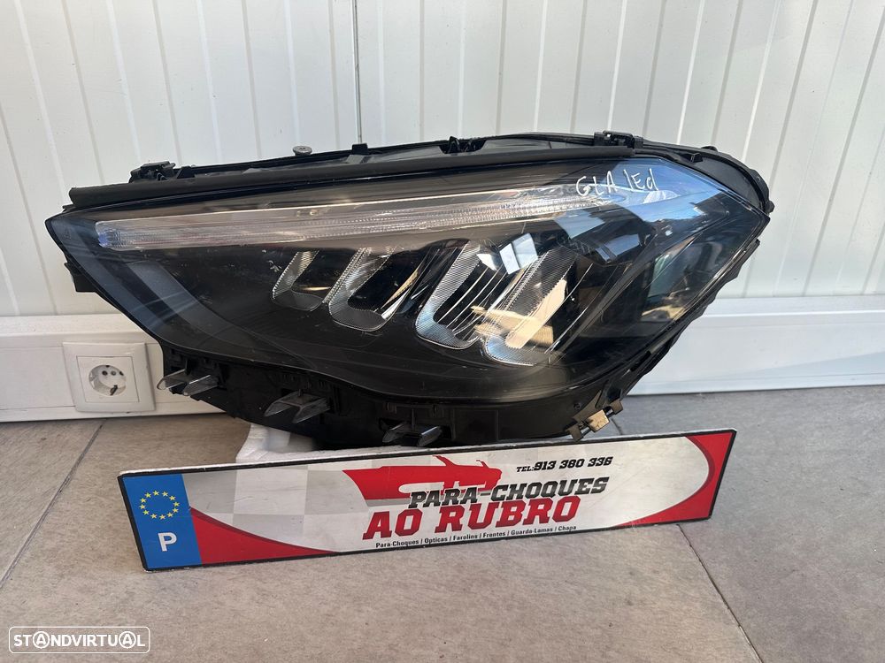 Farol esq Mercedes Gla led 247 - 1