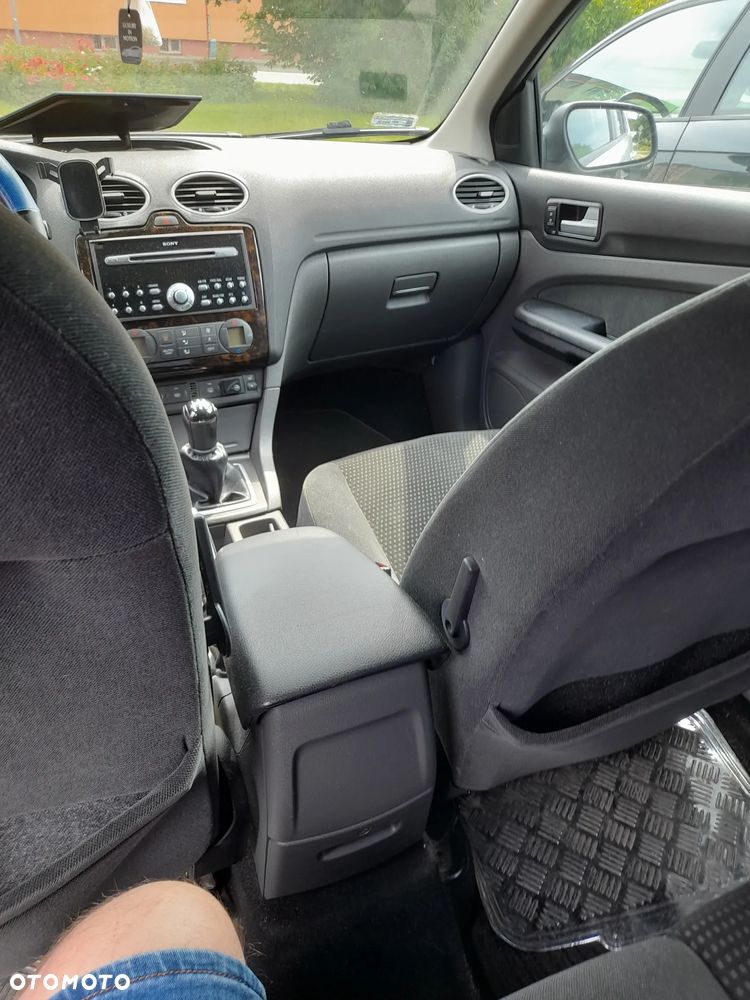 Ford Focus 2.0 Ghia - 12