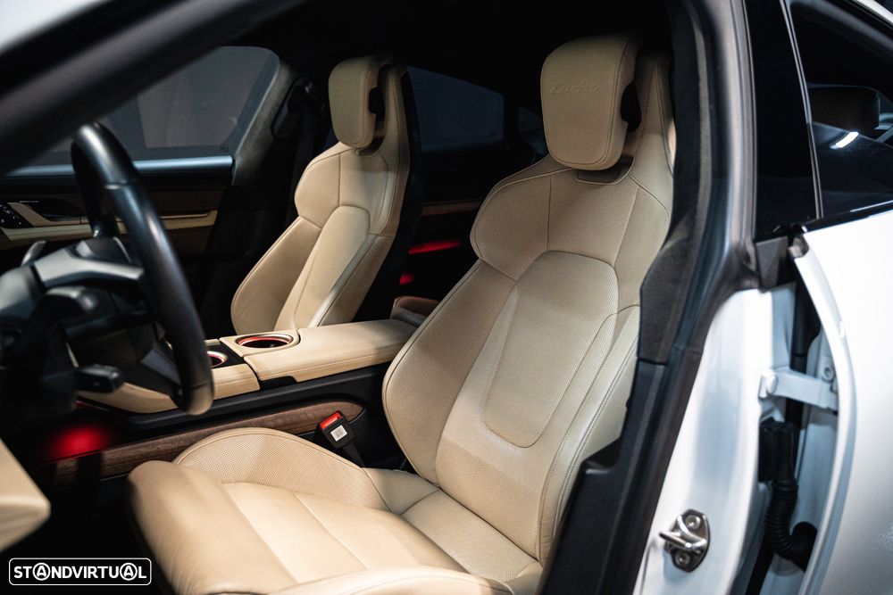 Porsche Taycan Turbo - 11