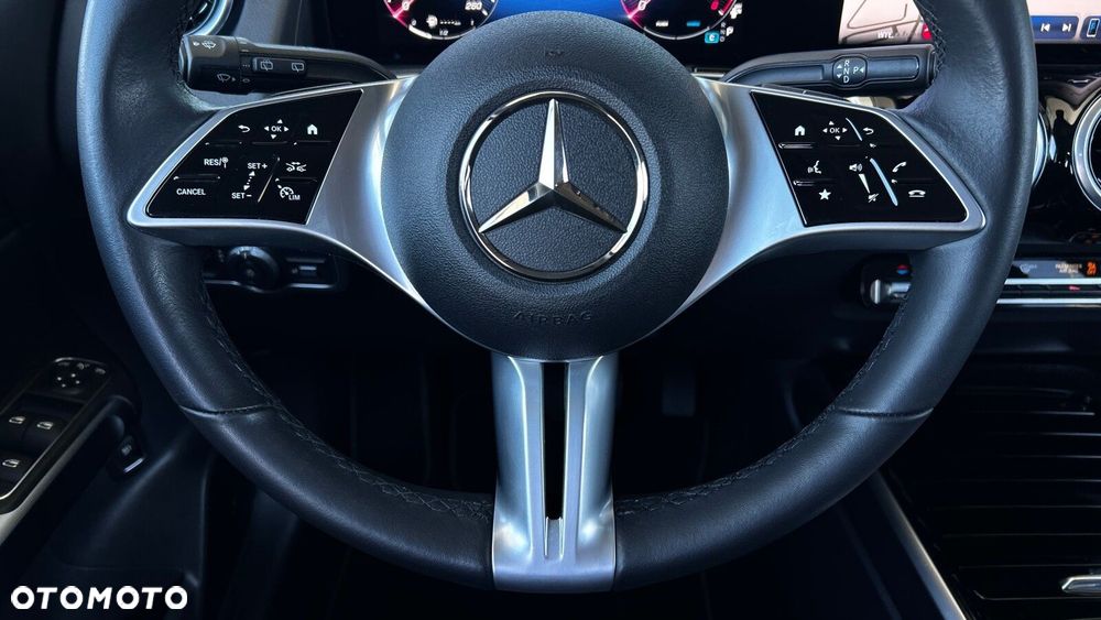 Mercedes-Benz GLB - 16