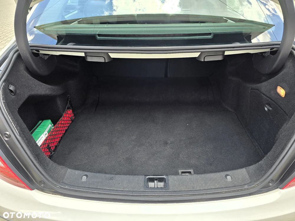 Mercedes-Benz Klasa C 180 CGI Automatik BlueEFFICIENCY SPORT EDITION - 35