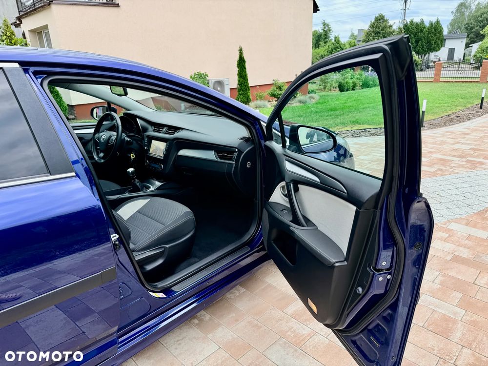 Toyota Avensis 1.8 Premium - 22