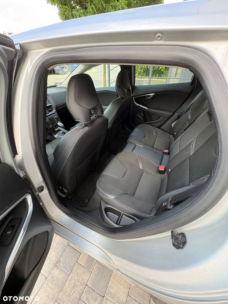 Volvo V40 D2 Momentum - 12