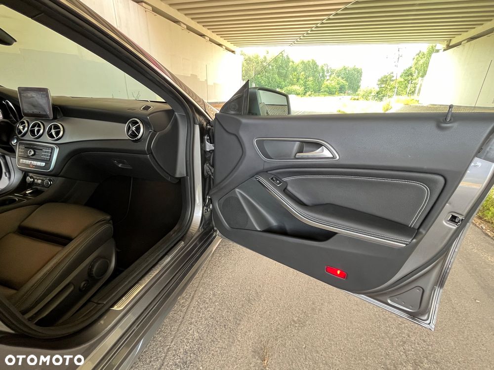 Mercedes-Benz CLA 250 4-Matic AMG Line - 26