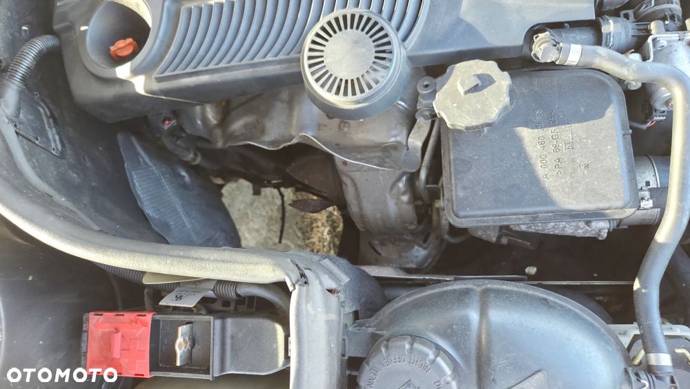 Mercedes-Benz Klasa C 250 CGI BlueEff Avantgarde - 7