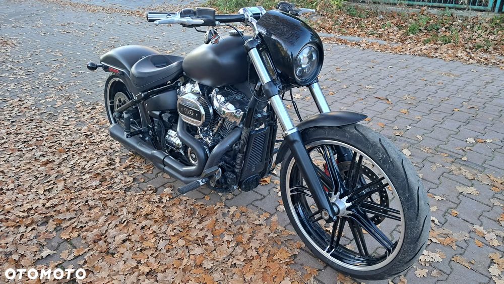 Harley-Davidson Softail Breakout - 3