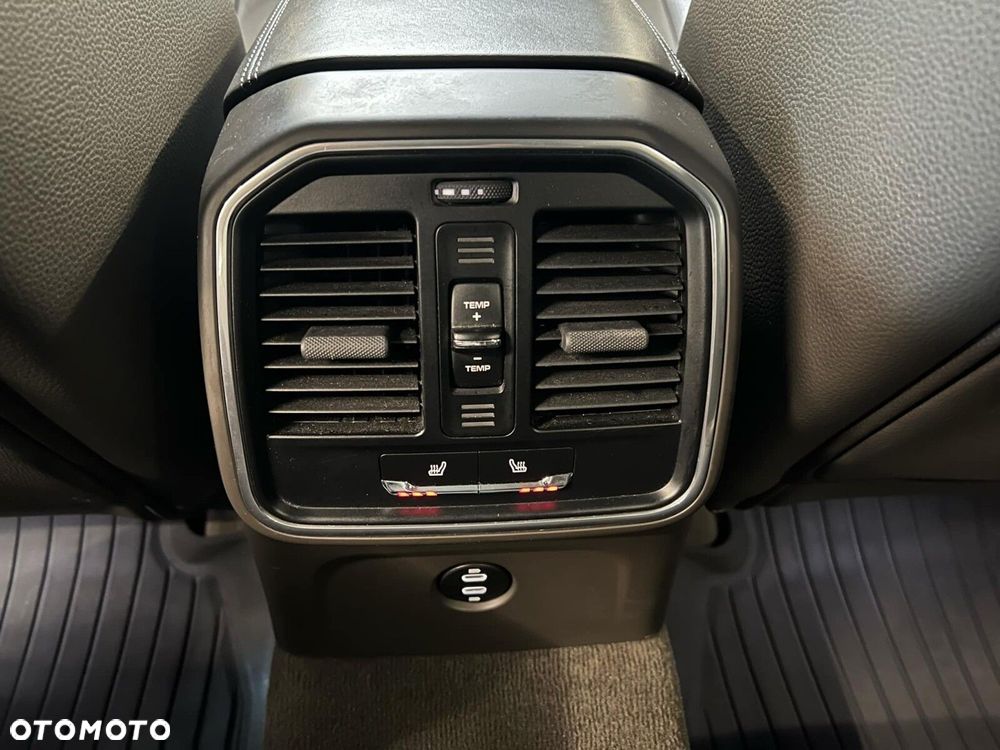 Porsche Macan - 24