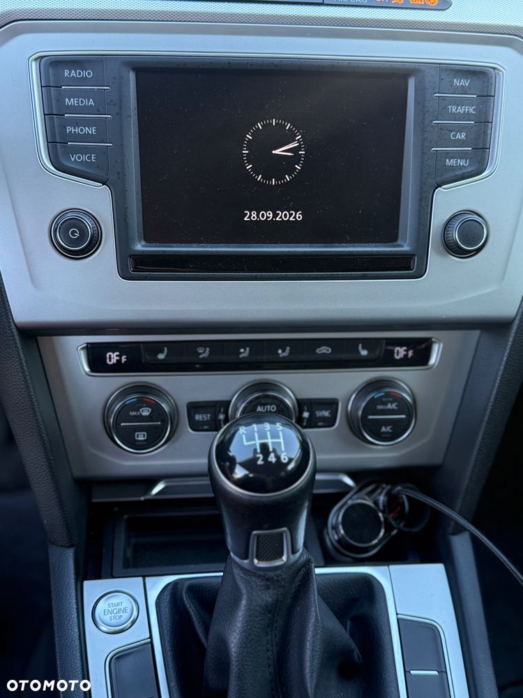 Volkswagen Passat - 16