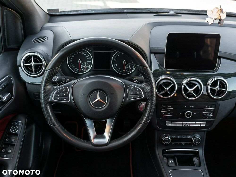 Mercedes-Benz Klasa B 180 (BlueEFFICIENCY) 7G-DCT - 18