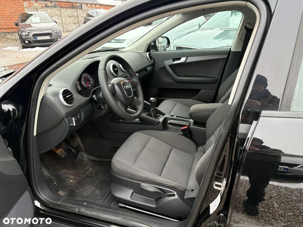 Audi A3 Sportback 1.6 TDI DPF Attraction - 9