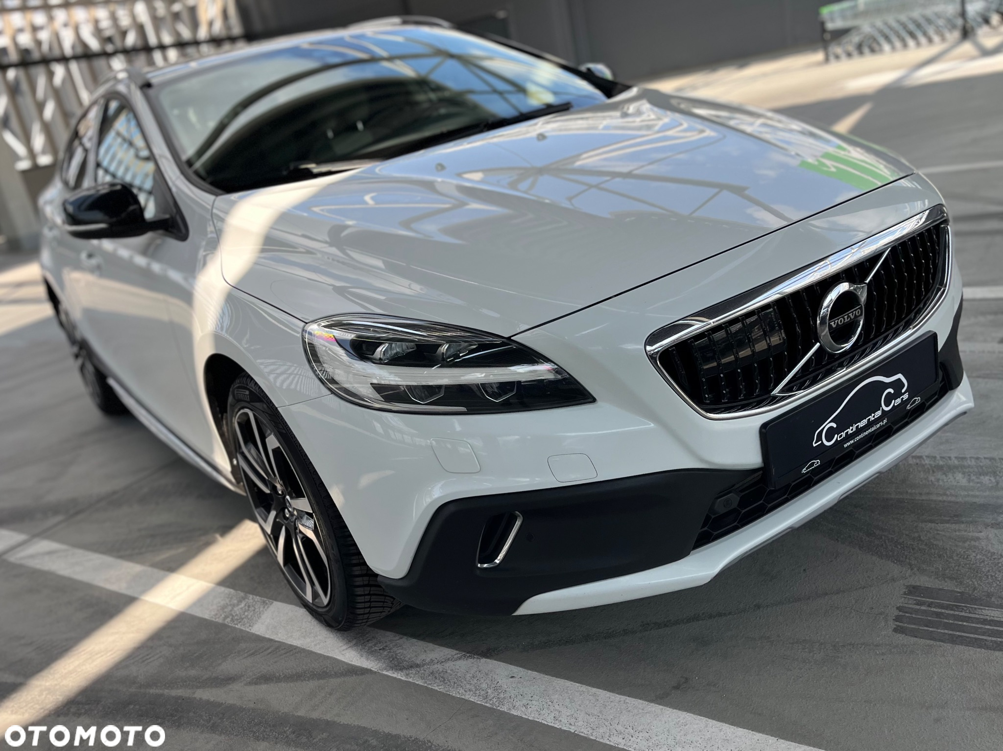 Volvo V40 Cross Country D4 Geartronic Momentum - 4