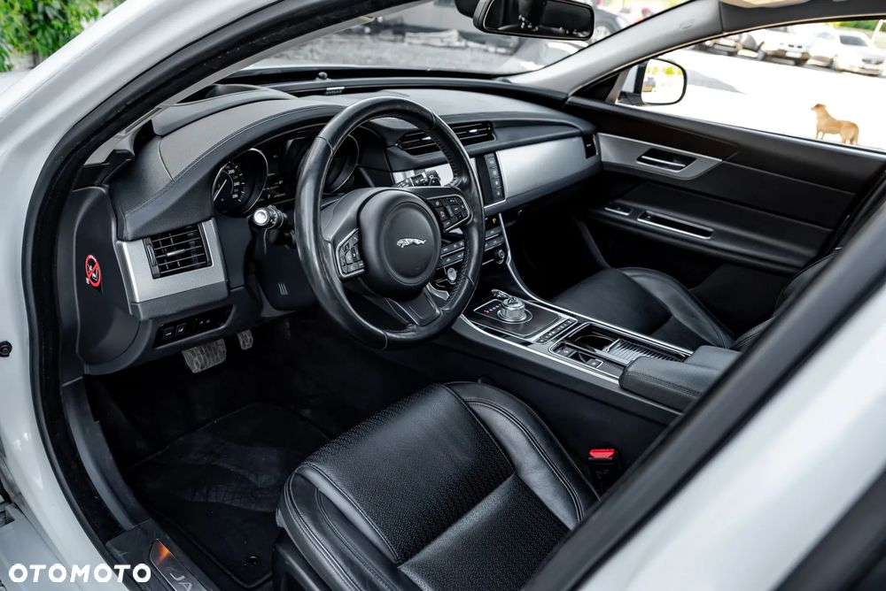 Jaguar XF 20d Prestige - 20
