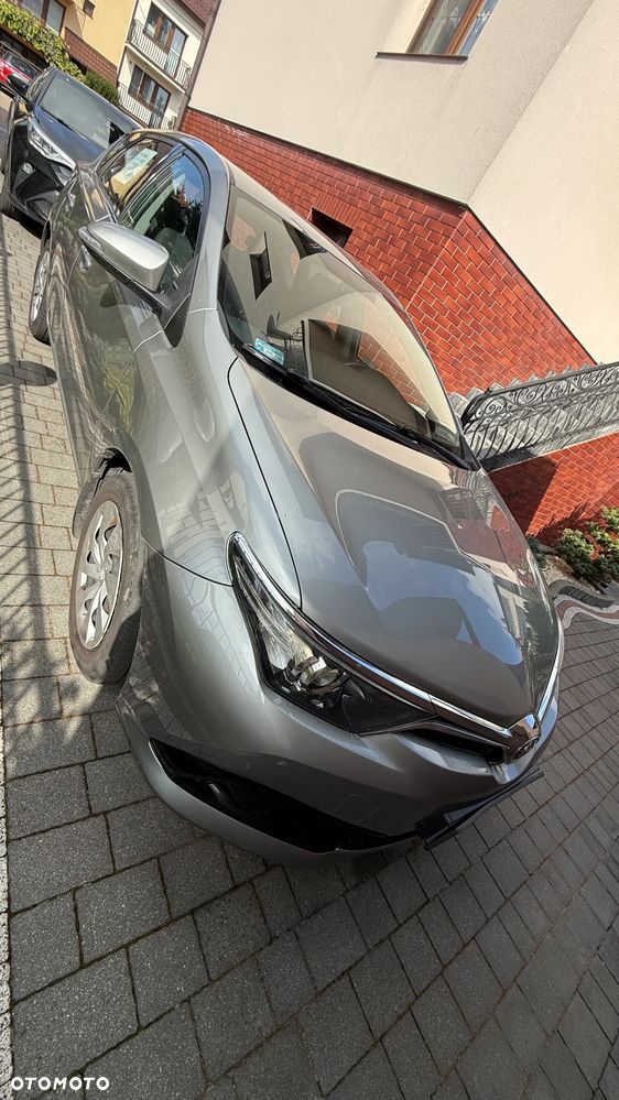 Toyota Auris 1.6 Premium - 5