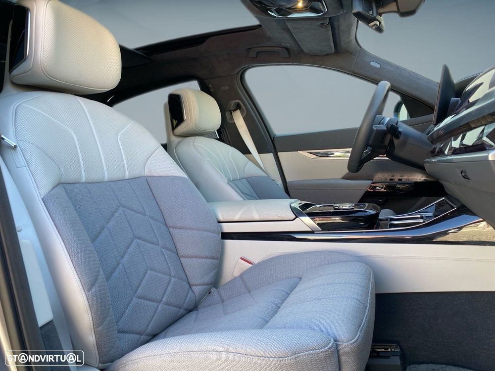 BMW i7 xDrive60 Pack Desportivo M — fotografia 19