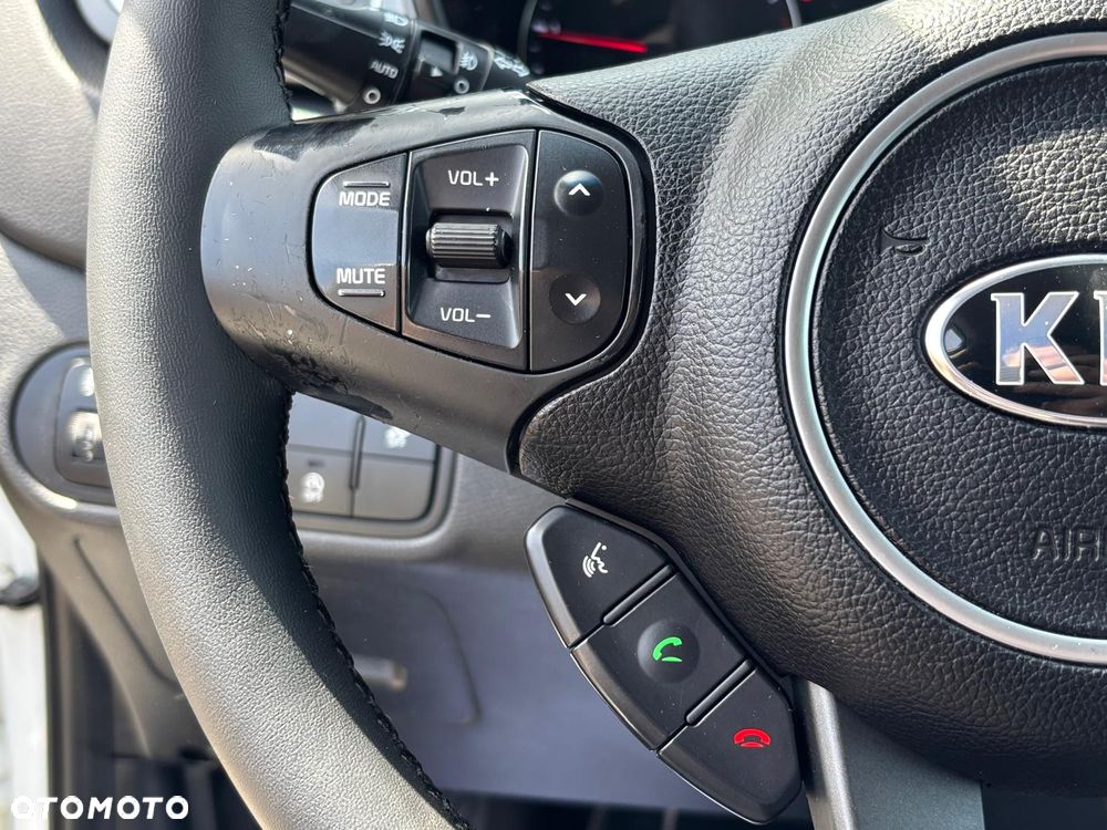 Kia Carens 1.7 CRDi M 7os EU6 - 26