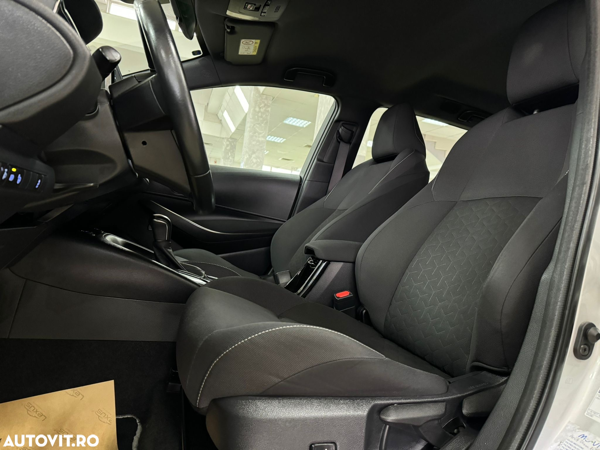 Toyota Corolla 1.8 HSD Business - 13