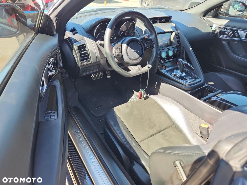Jaguar F-Type - 8