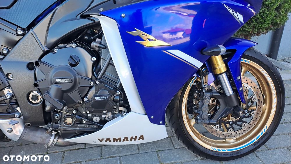 Yamaha R1 - 8