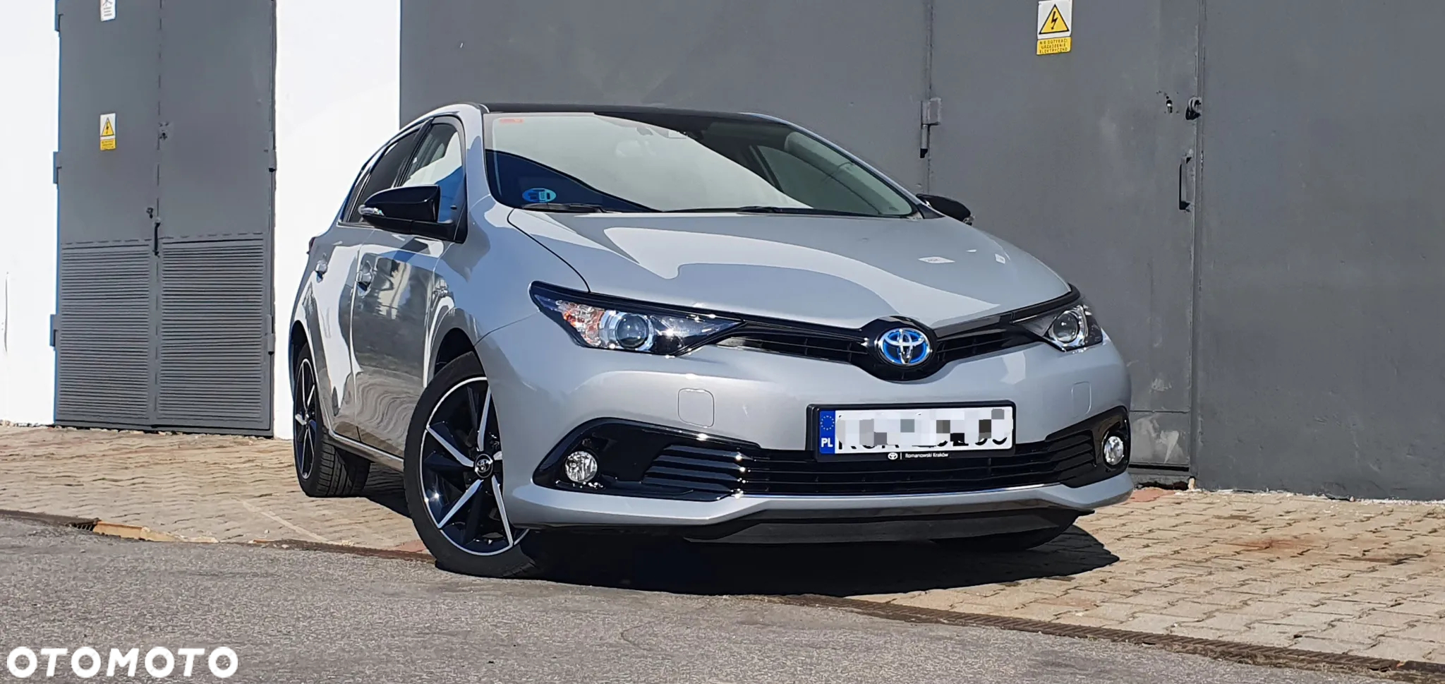 Toyota Auris 1.8 VVT-i Hybrid Automatik Design Edition - 2
