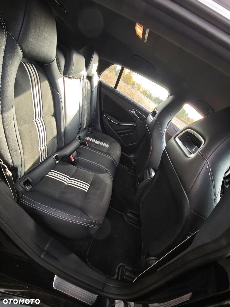 Mercedes-Benz CLA 200 AMG Line - 22