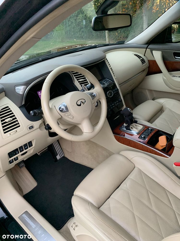 Infiniti QX70 - 22