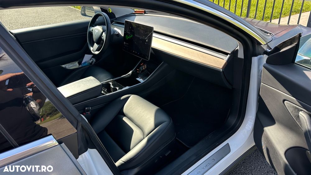 Tesla Model 3 - 13