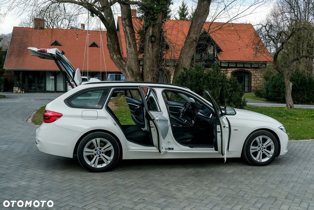 BMW Seria 3 320d Sport Line - 40