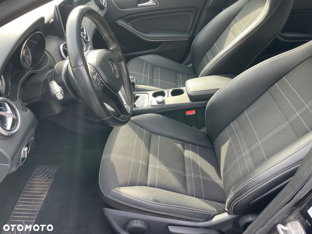 Mercedes-Benz GLA 200 - 14